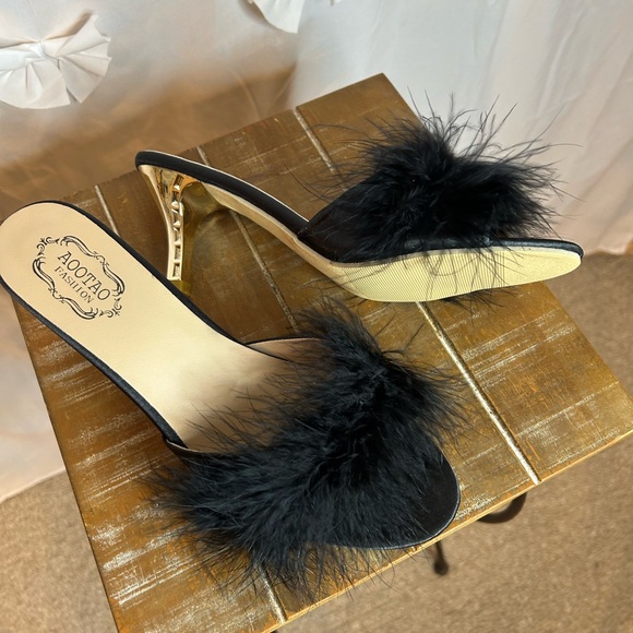 Aootao Fashion Kitten Heel Slingback Sandal/Shoe with Fur Top - Picture 2 of 4